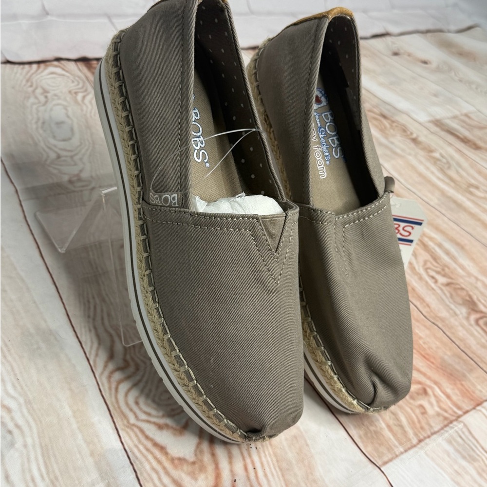 NWT BOBS by Skechers Memory Foam Slip-On Shoes Taupe Espadrille Casual Size 6W - Picture 2 of 6